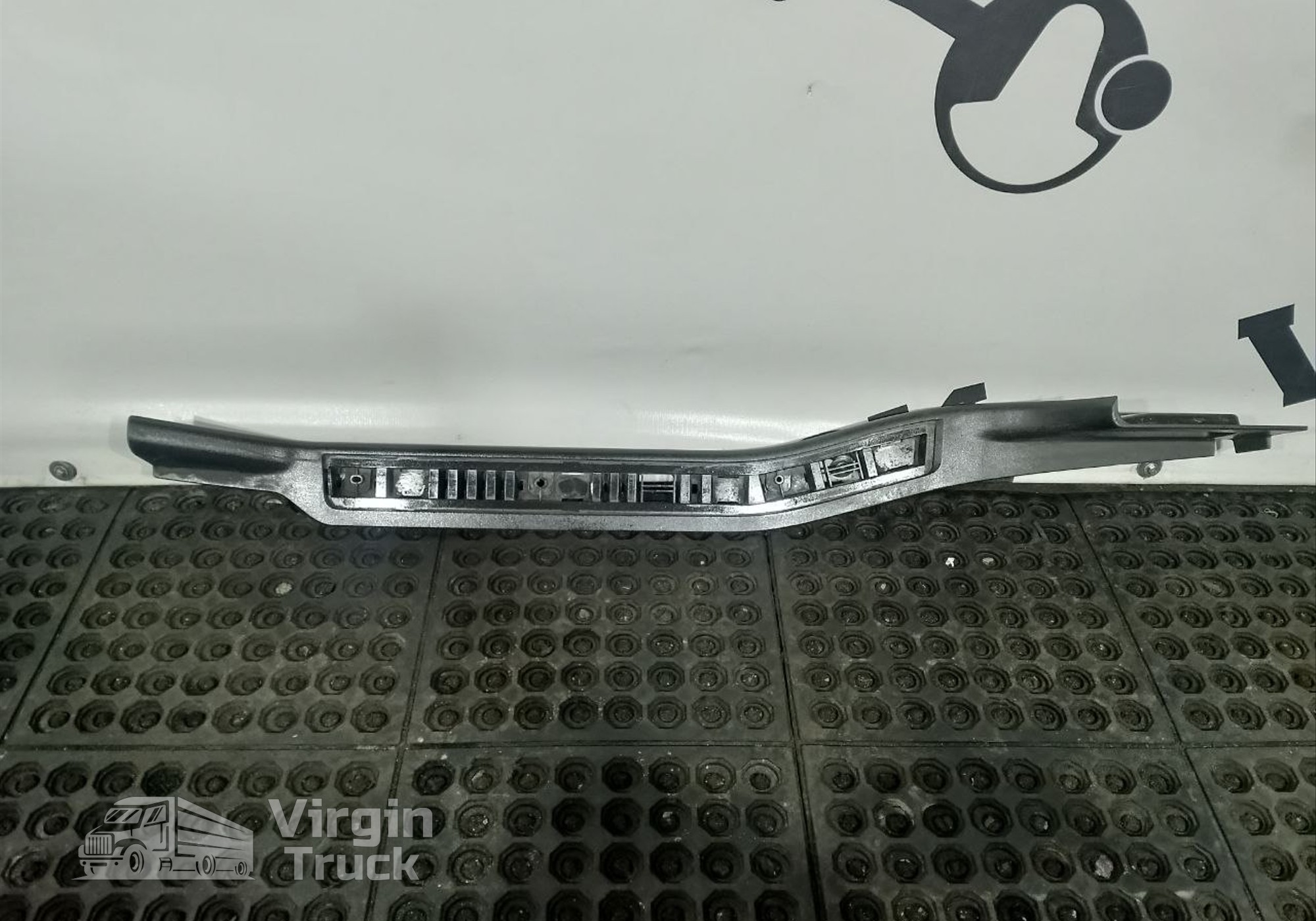 82212693 Накладка порога правая для Volvo FH 4 (с 2012)