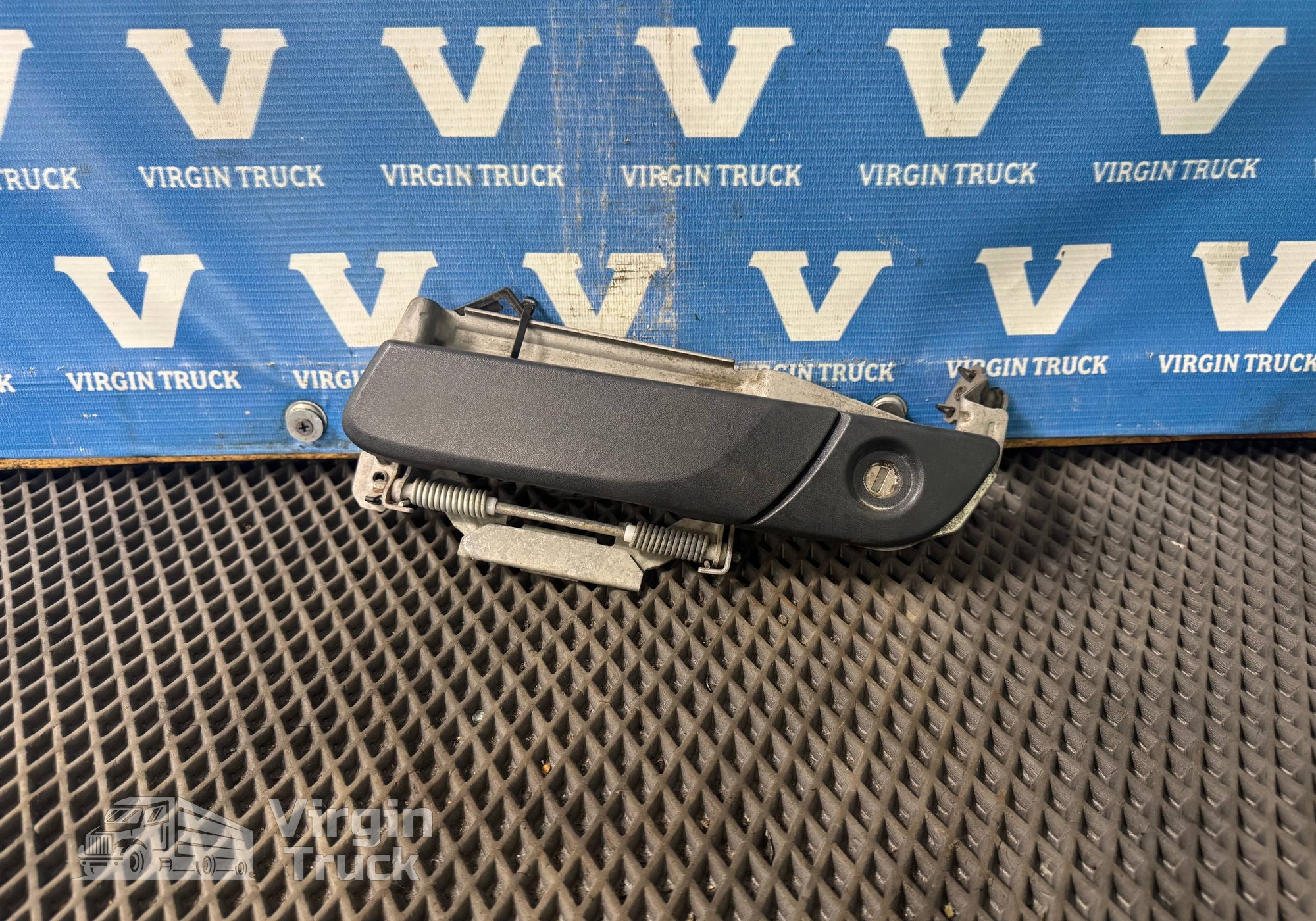 84405353 Ручка двери наружная левая для Volvo FH 4 (с 2012)