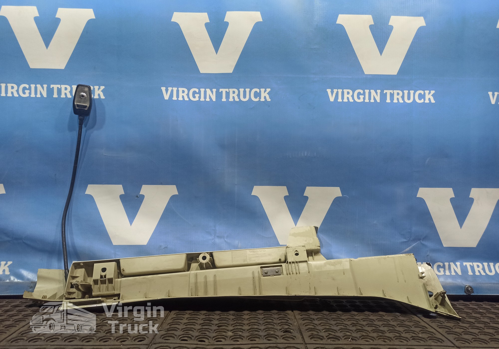 84204602 Корпус бокового плафона правый для Volvo FH