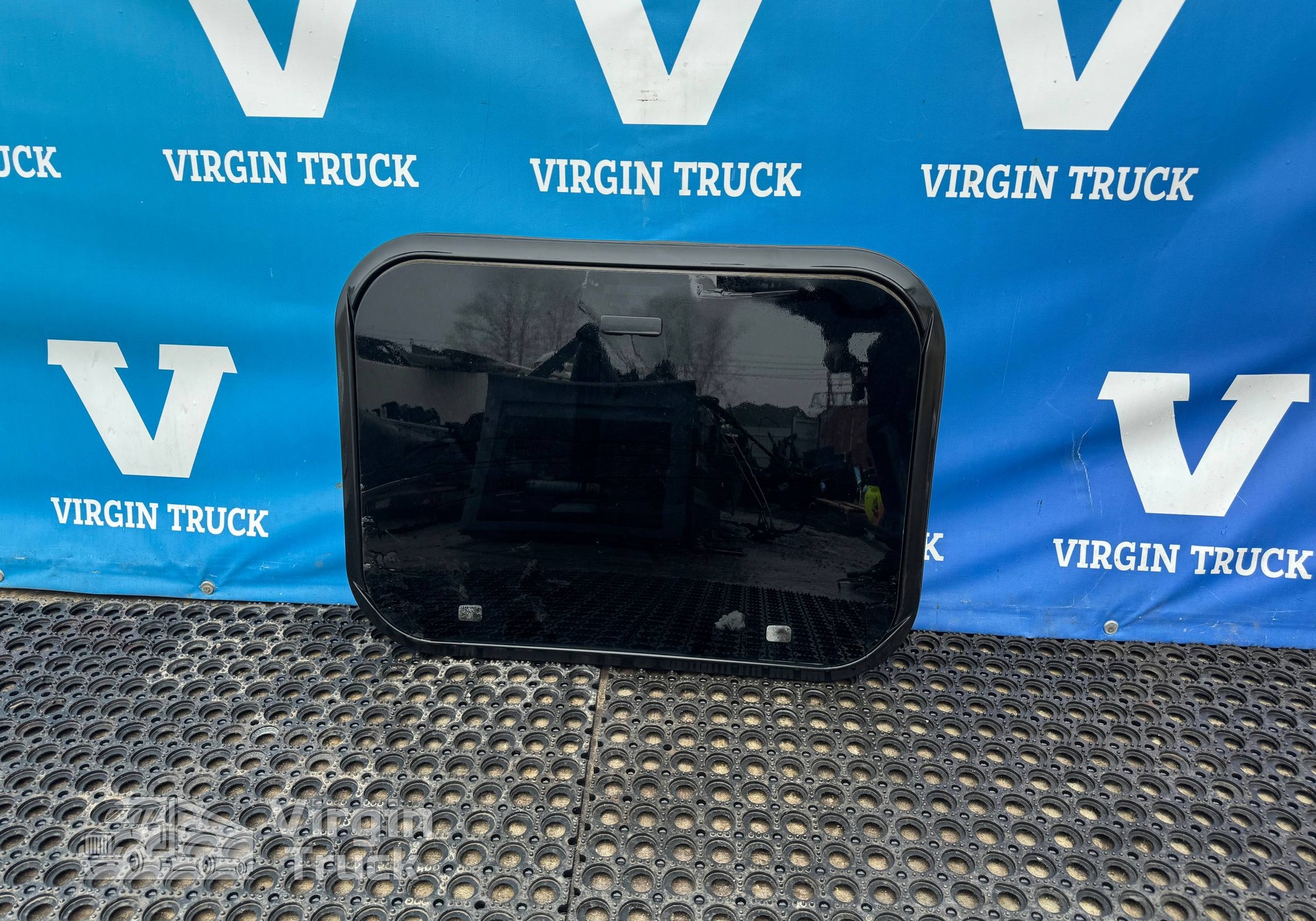 A0008305842 Люк в сборе для Mercedes-Benz Actros MP3 (с 2008)