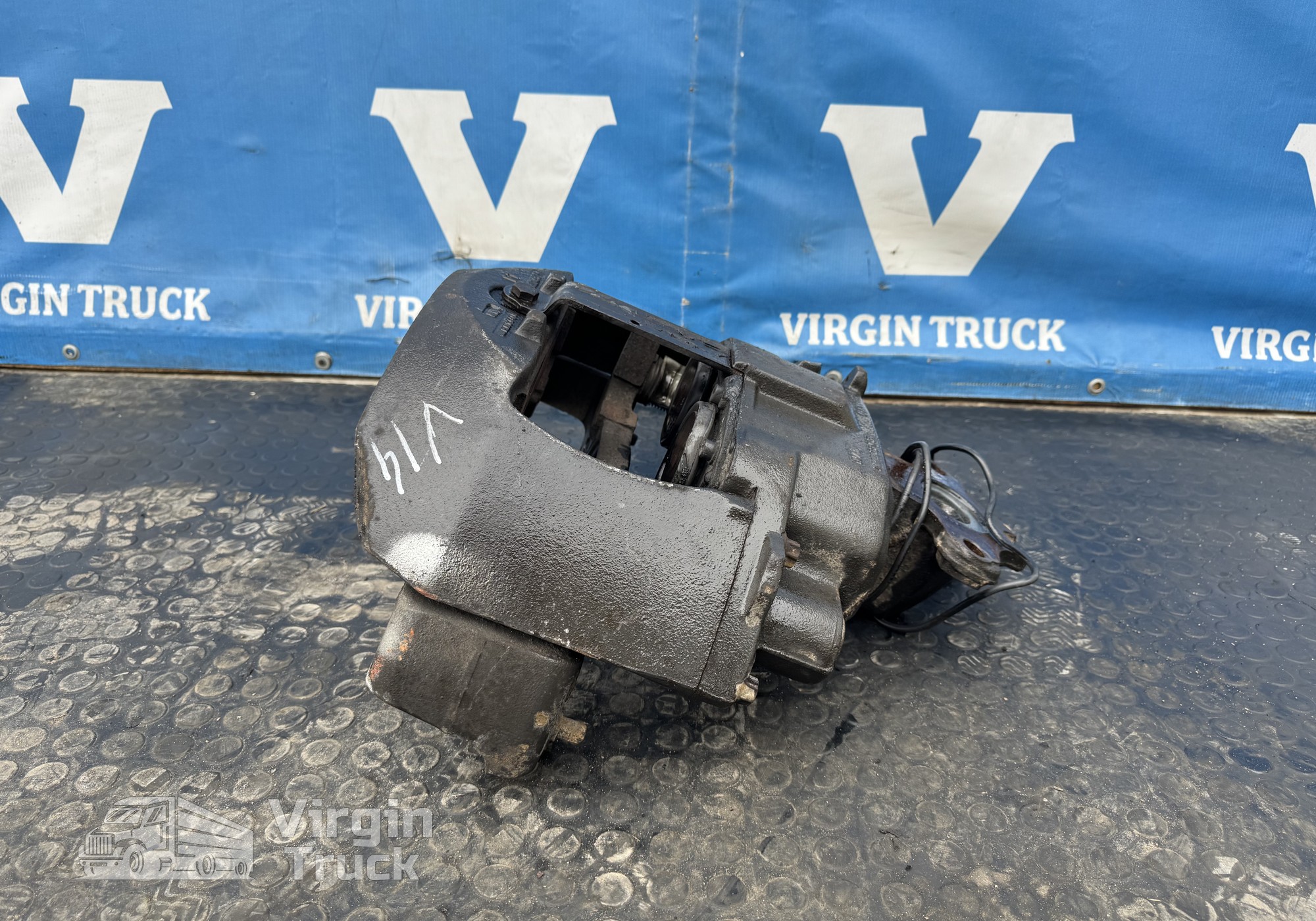 20527556 Суппорт правый для Volvo