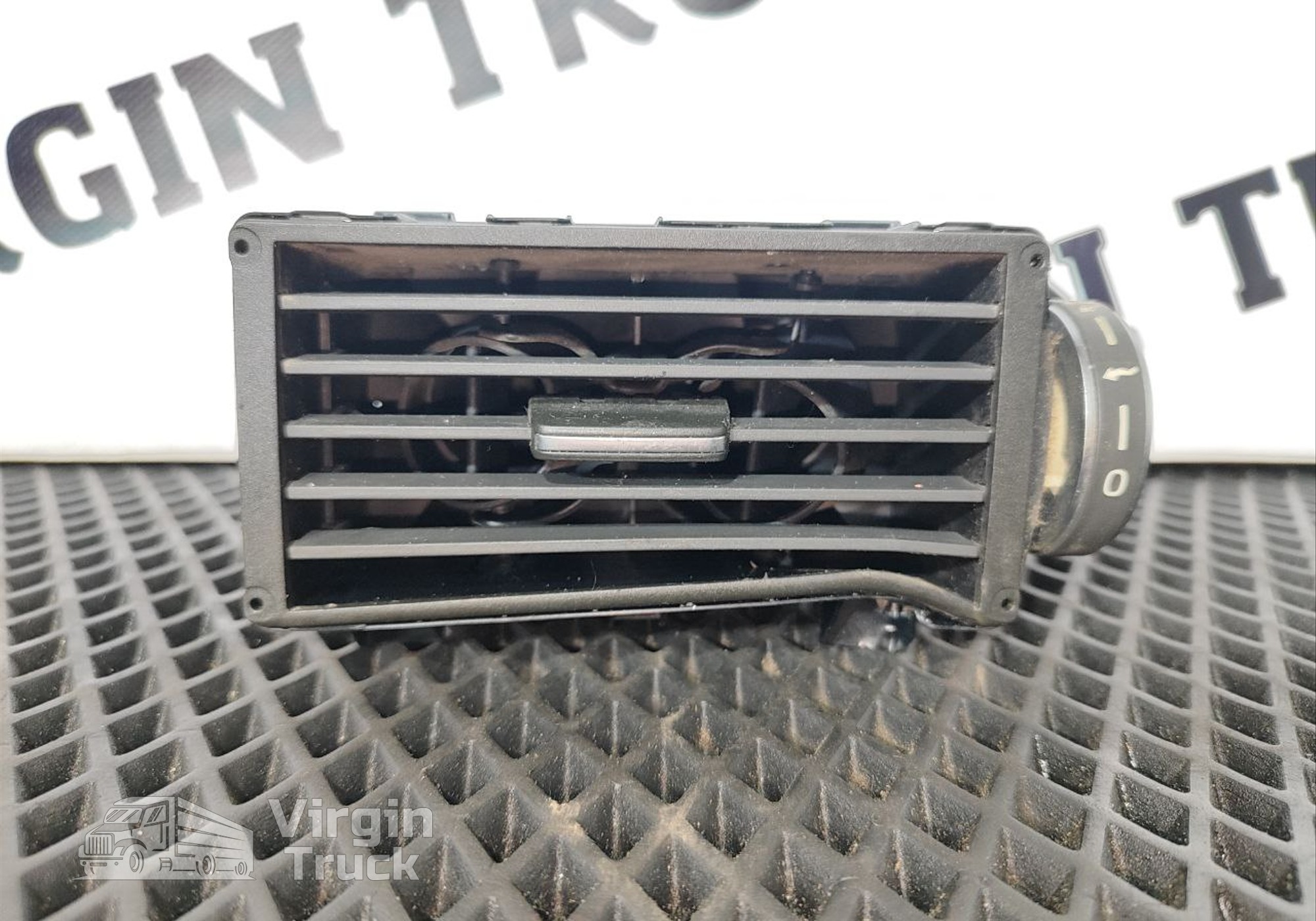 82165759 Дефлектор воздушный для Volvo FH 5