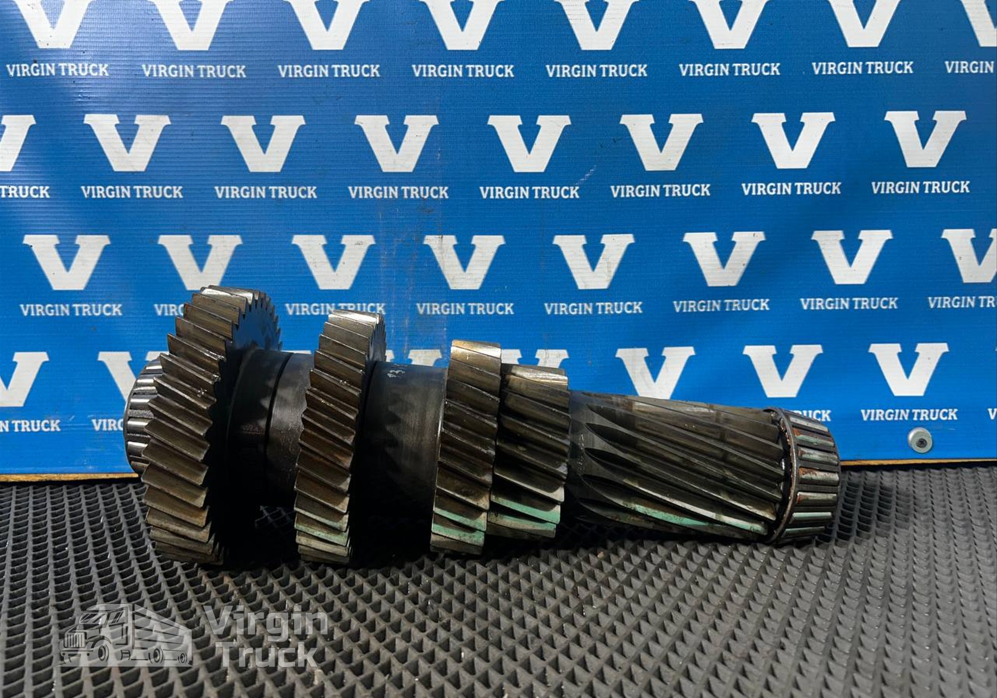 1315303042 Вал промежуточный КПП ZF для Iveco EuroTech