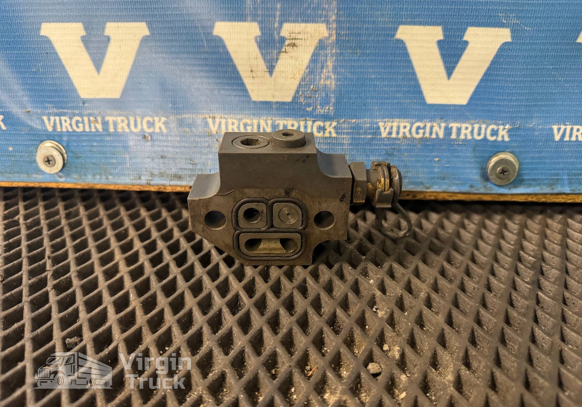 1819070 Клапан топливный обратный 5.3 bar для Daf XF105 (с 2005)