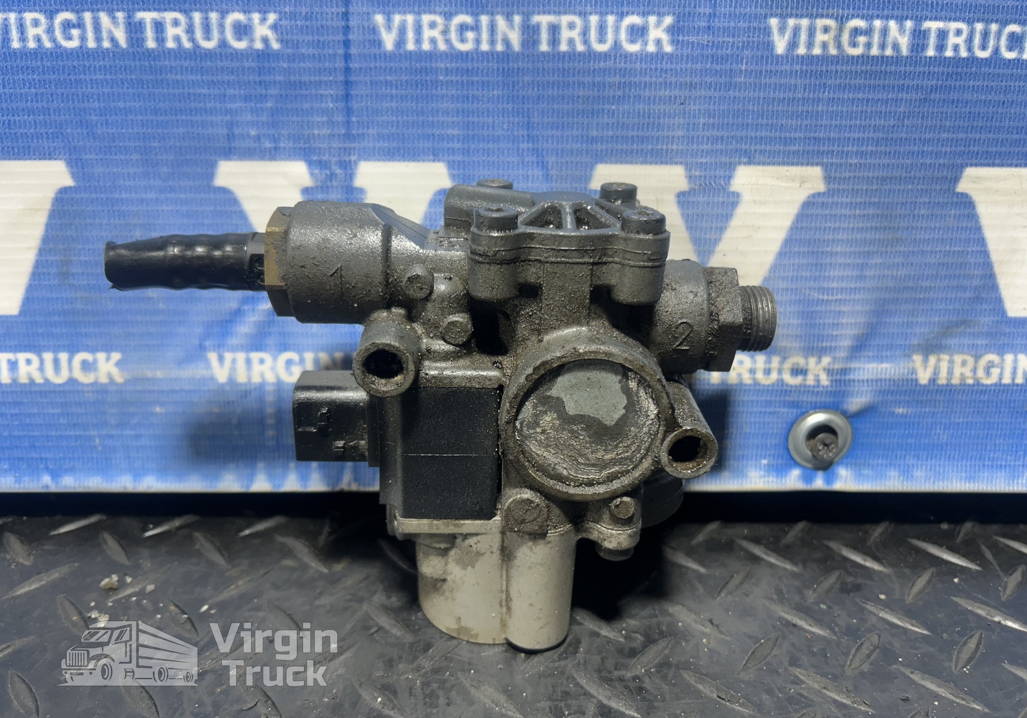 1808335 Кран тормозной