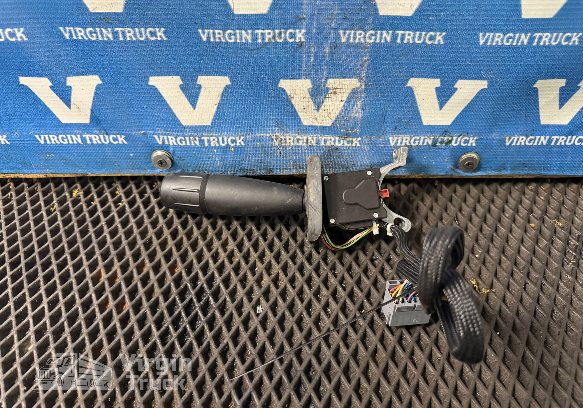 1892960 Переключатель поворотов подрулевой для Daf XF