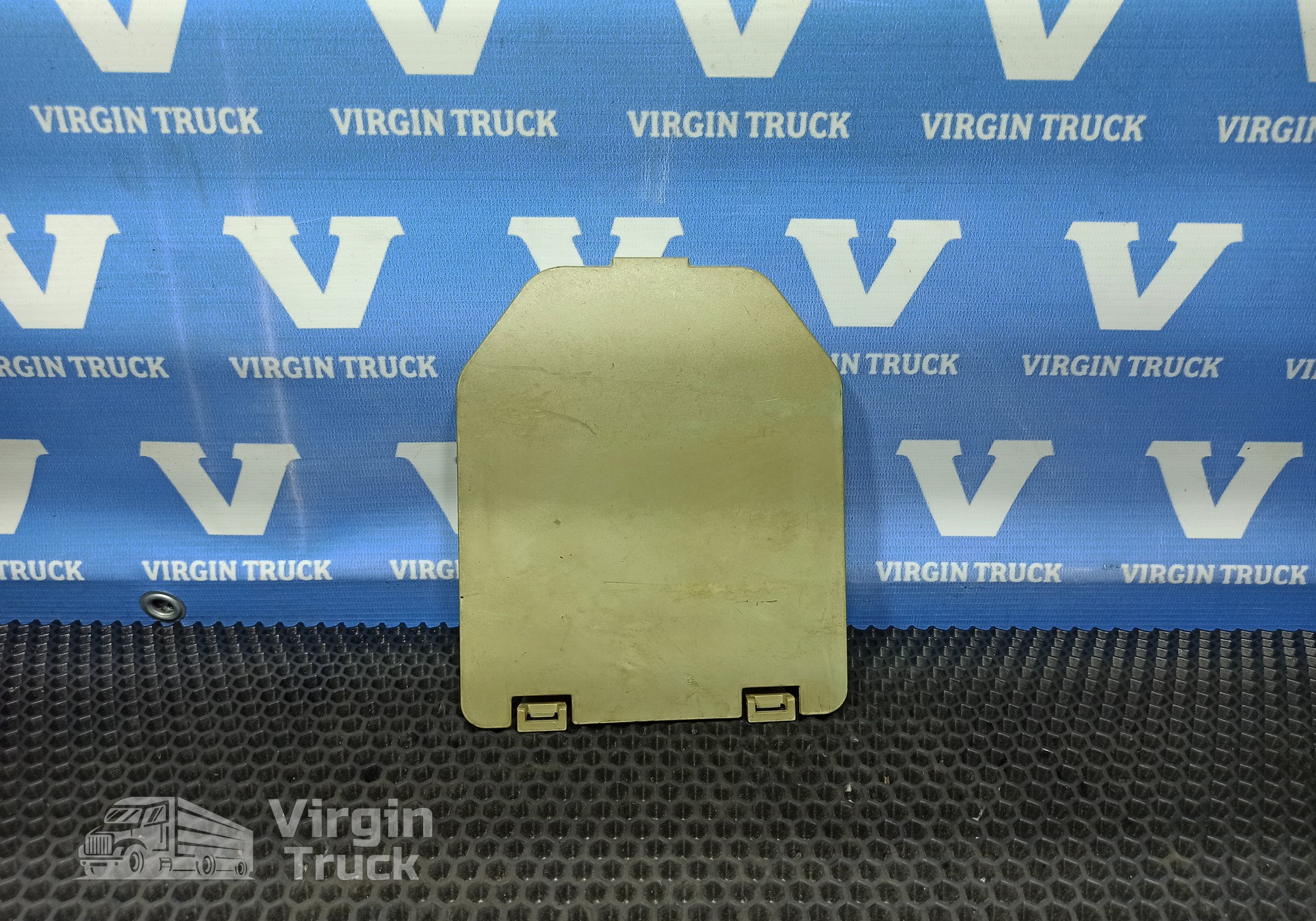 82267996 Крышка для Volvo FH 4 (с 2012)