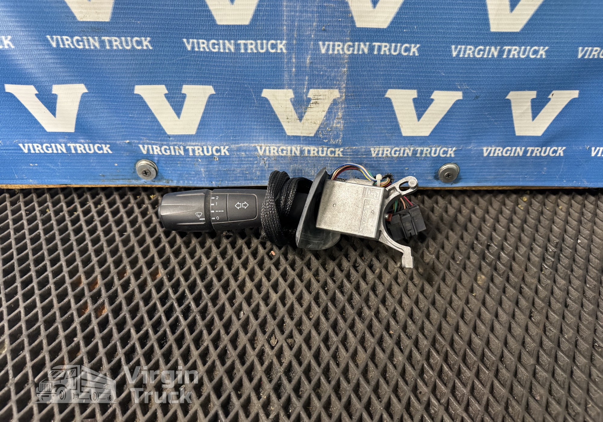 2122030 Переключатель поворотов подрулевой 2021г. для Daf XF106 (с 2012)