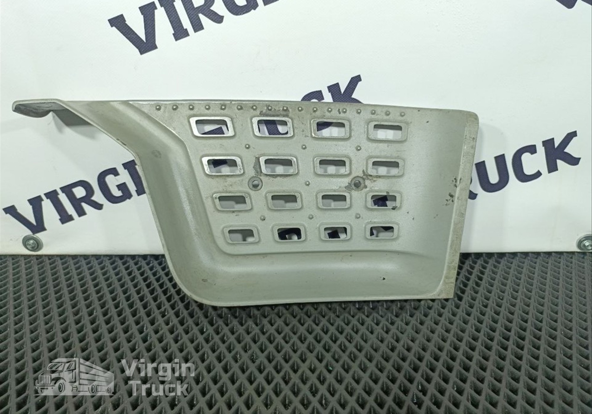 1945871 Ступенька подножки левая для Daf XF106 (с 2012)