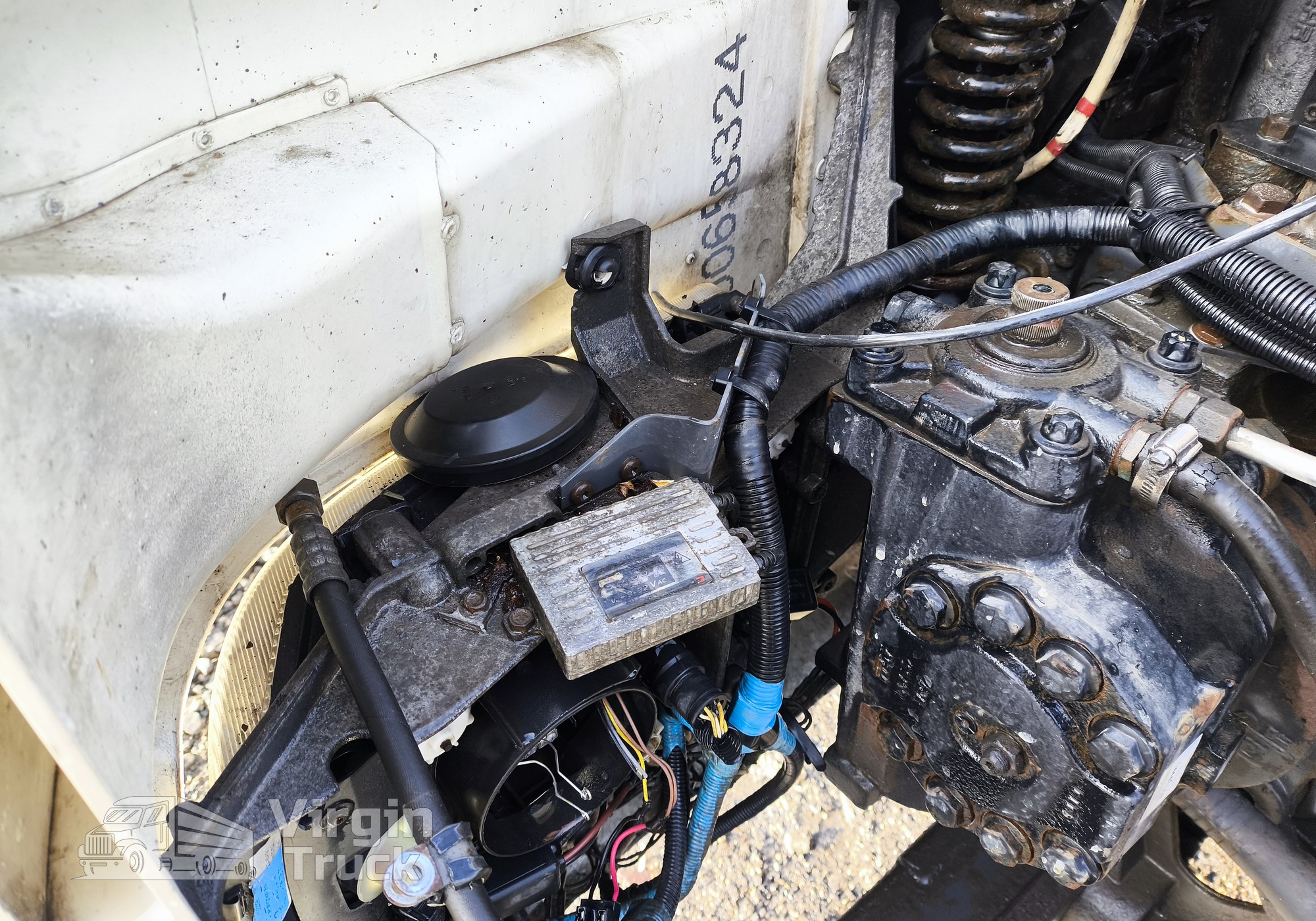 1396936 Кронштейн фары левый