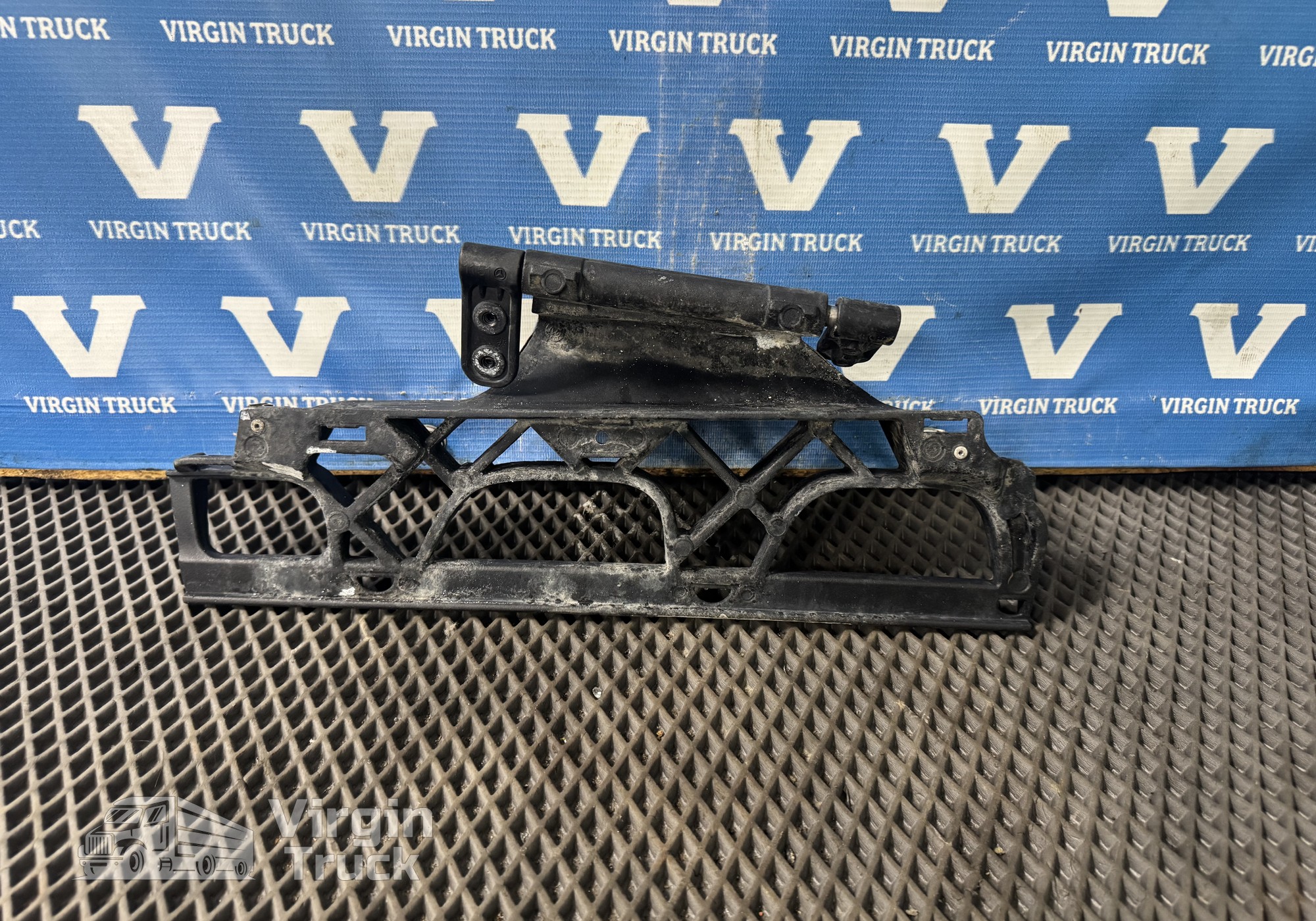 9608834401 Подножка бампера левая для Mercedes-Benz Arocs (с 2013)
