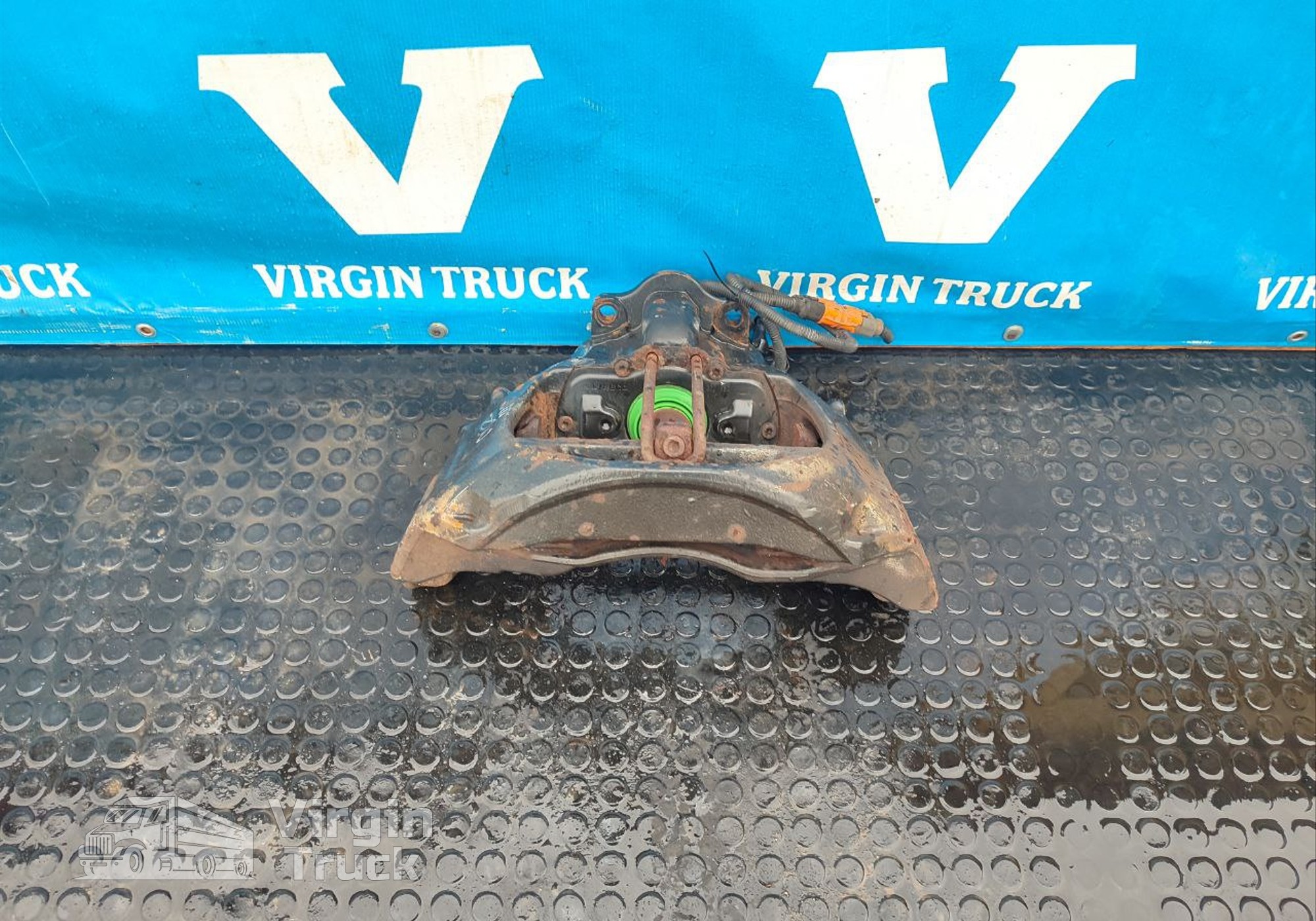 81508046636 Суппорт передний правый для Man TGX