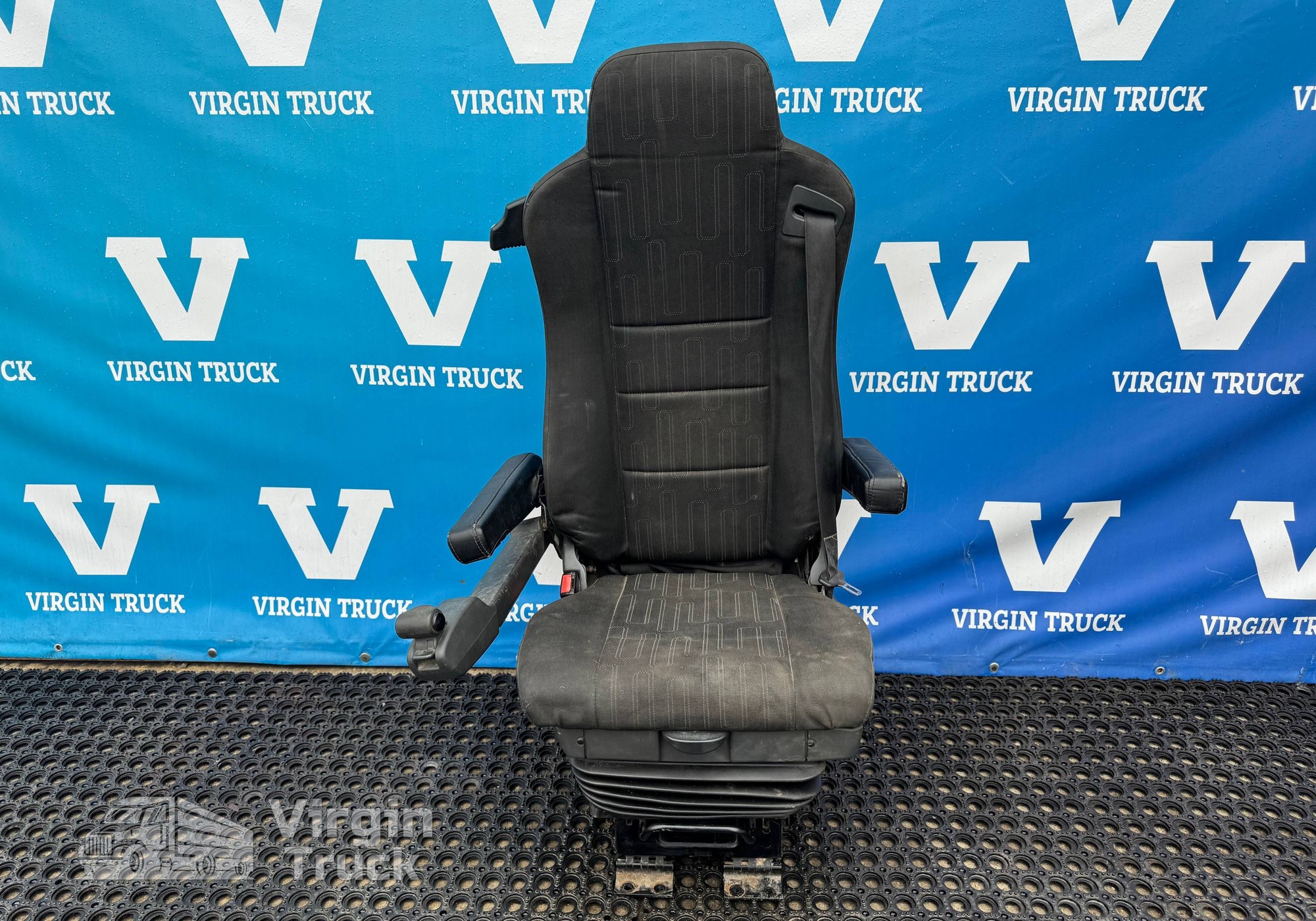 A9439106002 Сиденье водительское пневматическое для Mercedes-Benz Axor