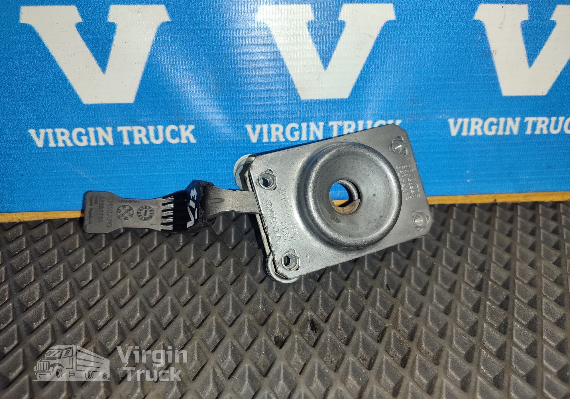 82213089 Замок капота левый для Volvo FM