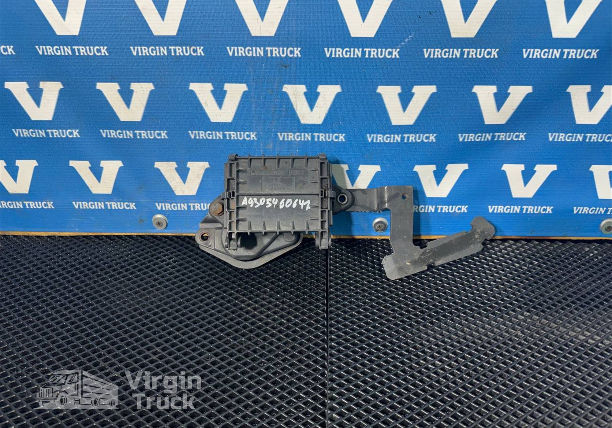 9305460141 Коробка распределительная с кронштейном для Mercedes-Benz Actros MP2 (с 2002 по 2008)