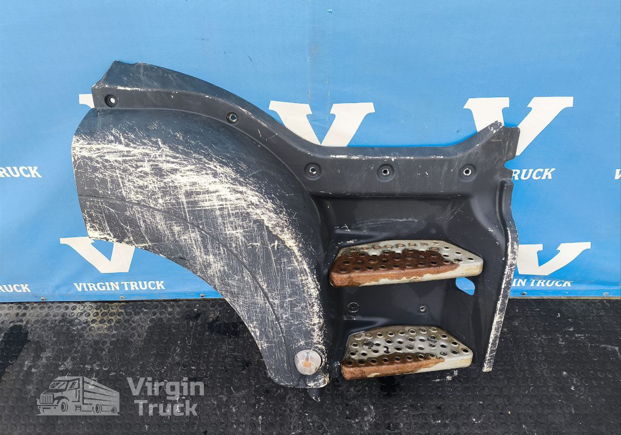 81615100760 Корпус Подножек правый для Man TGL