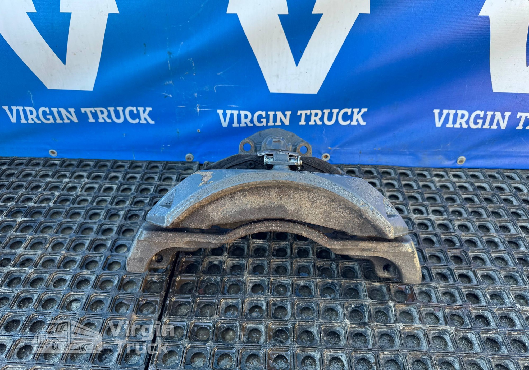 1862301 Суппорт передний левый 2021г. для Iveco