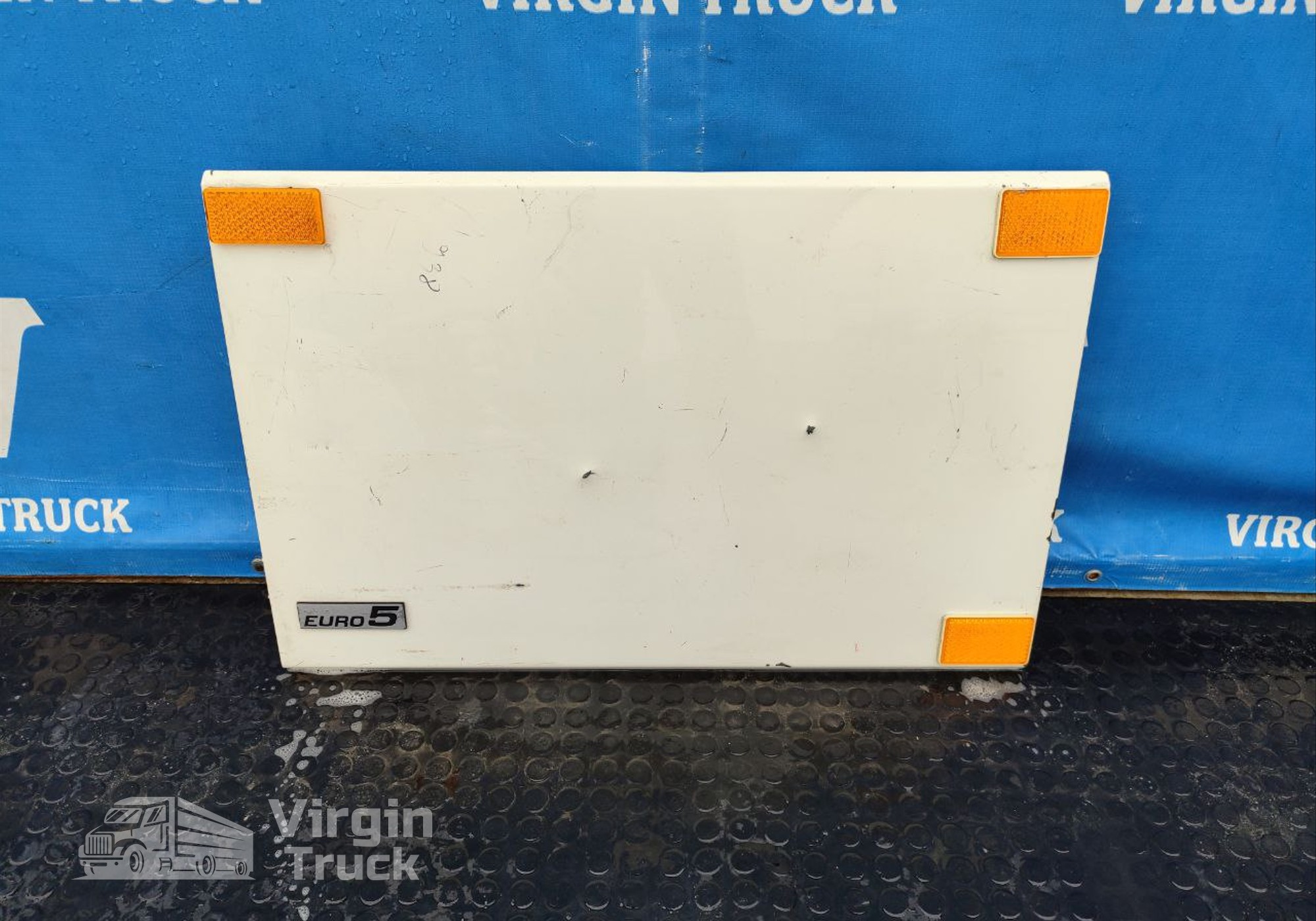 1311495 Крышка инструментального ящика для Daf XF105