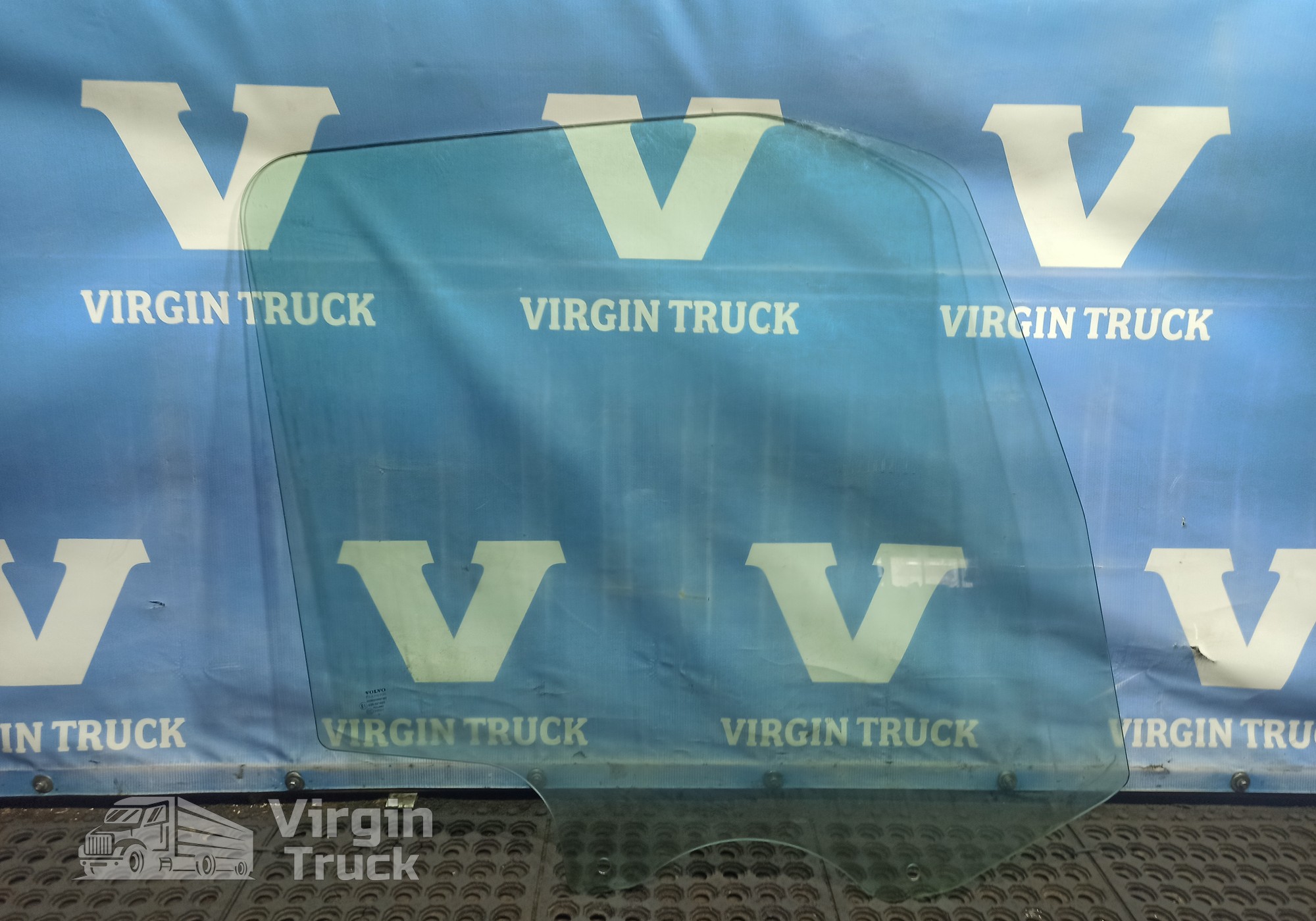 43R010877 Стекло двери для Volvo FH