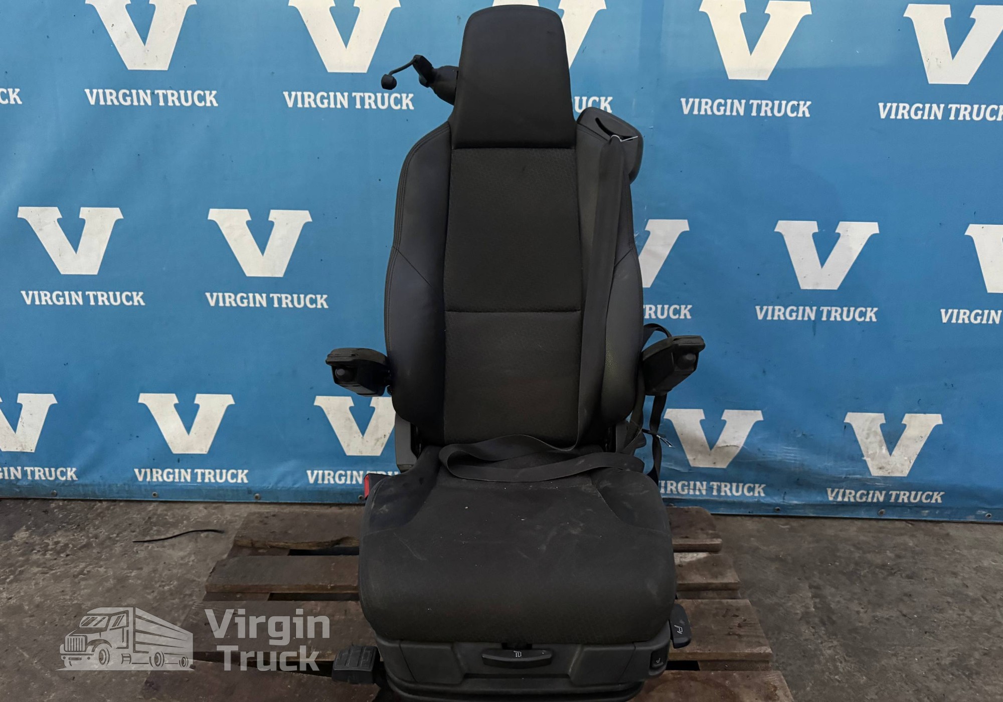 2438519 Сиденьe вoдитeльcкоe пневмaтичecкое 2017 г. для Scania 5-series R (с 2004 по 2016)