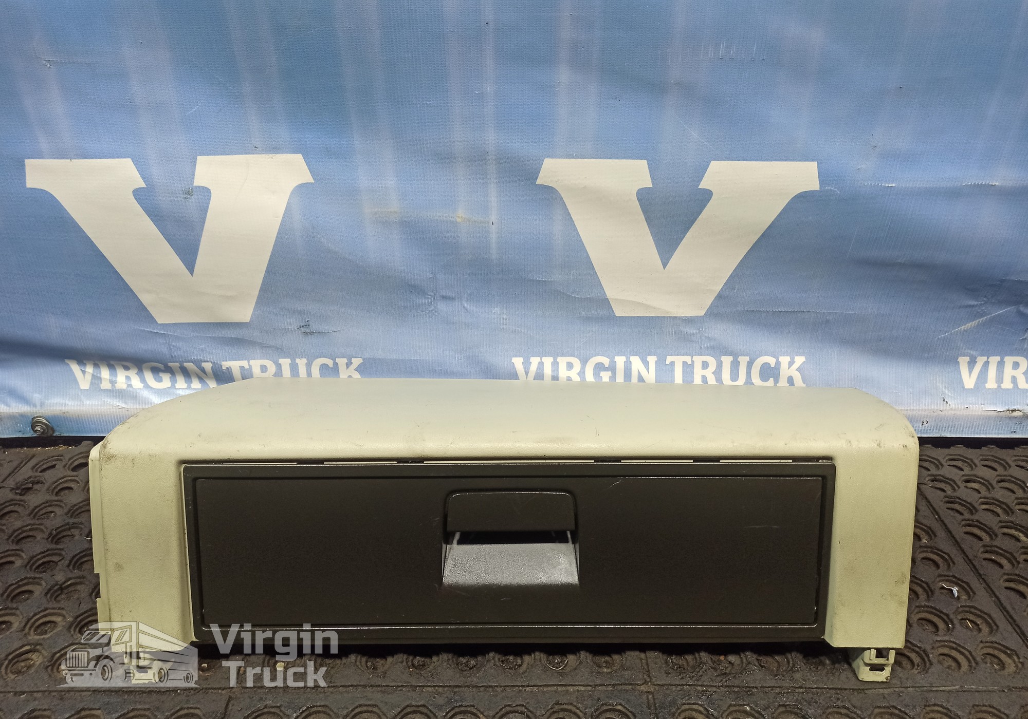 82267994 Бардачок для Volvo FH 4 (с 2012)