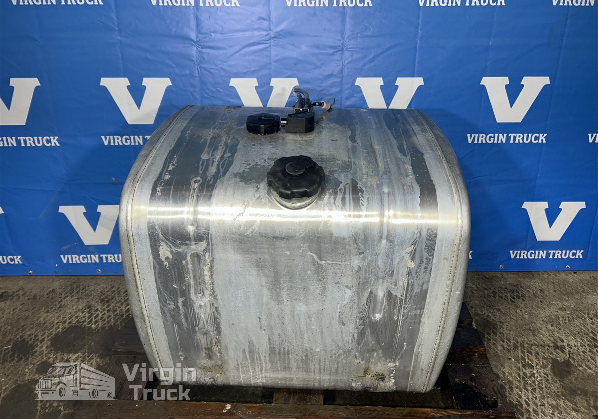 11020102197 Бак топливный 300L для Faw J7 (с 2018)