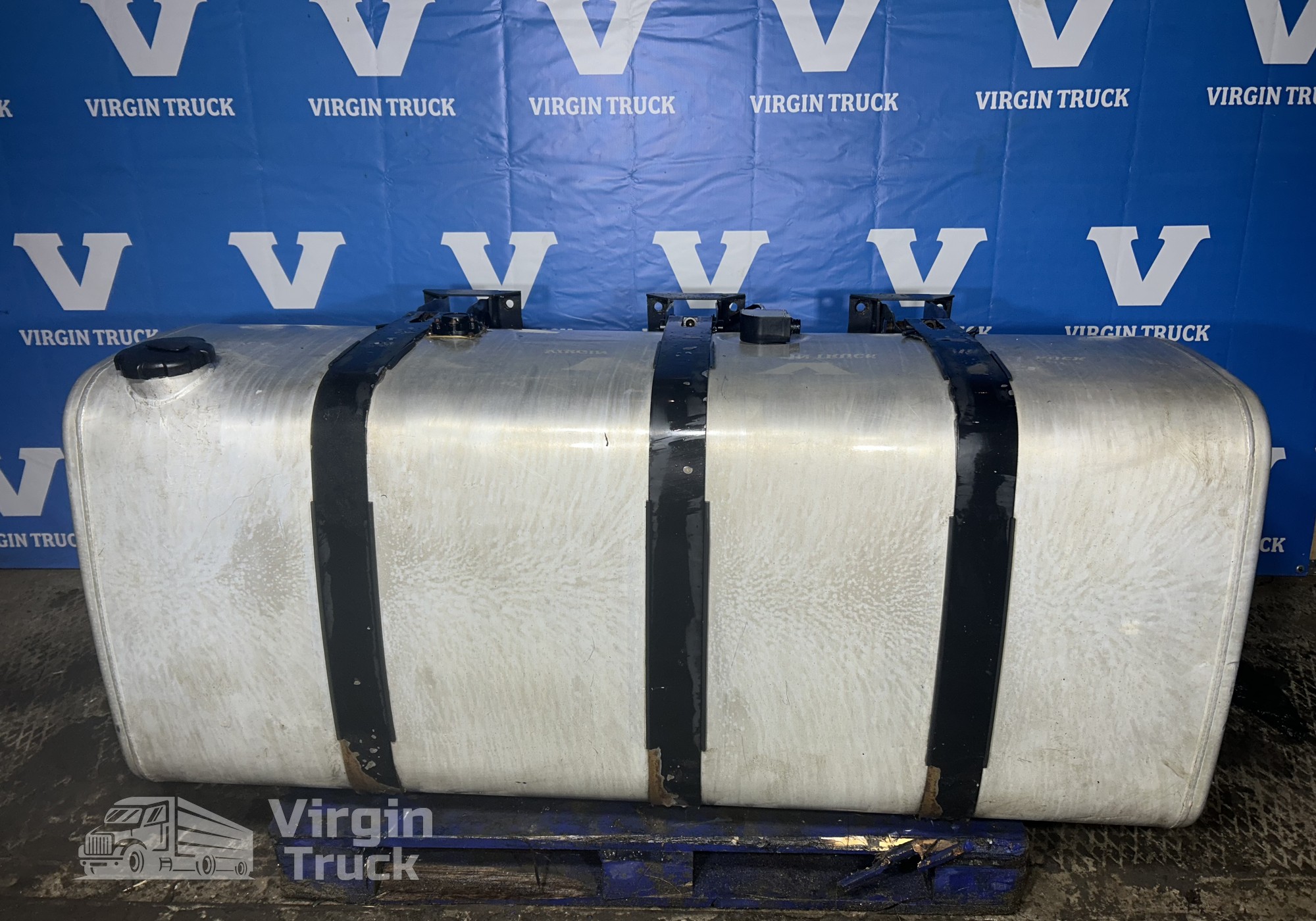 21516455 Бак топливный 650 L 2017г для Volvo