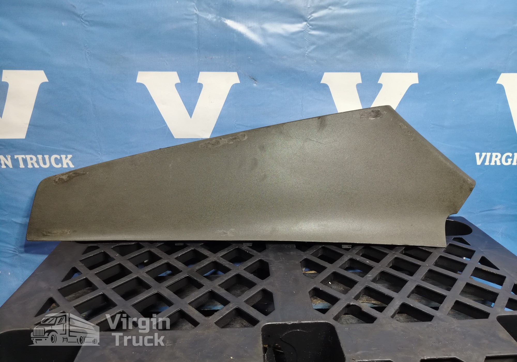 82213641 Накладка торпедо для Volvo FH 4 (с 2012)