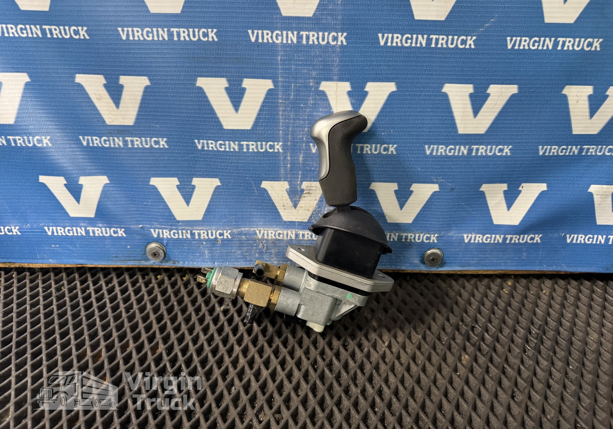 2122594 Кран ручного тормоза 2021г для Daf XF106 (с 2012)