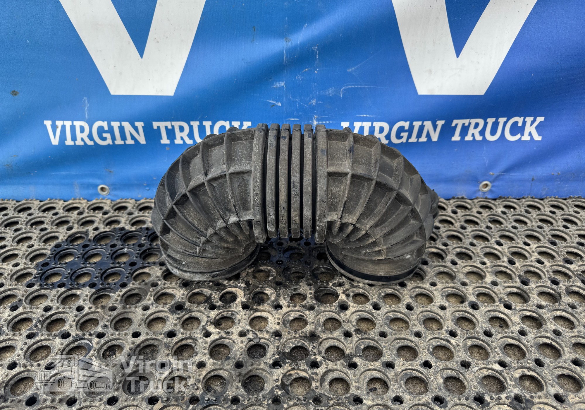 9405281982 Патрубок воздушного фильтра 2021г. для Mercedes-Benz Axor