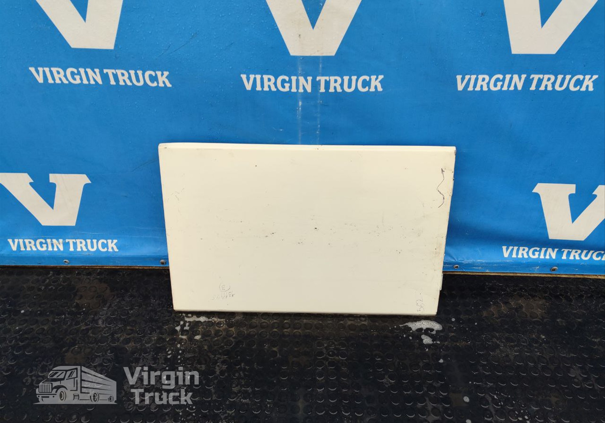 1311495 Крышка инструментального ящика для Daf XF95