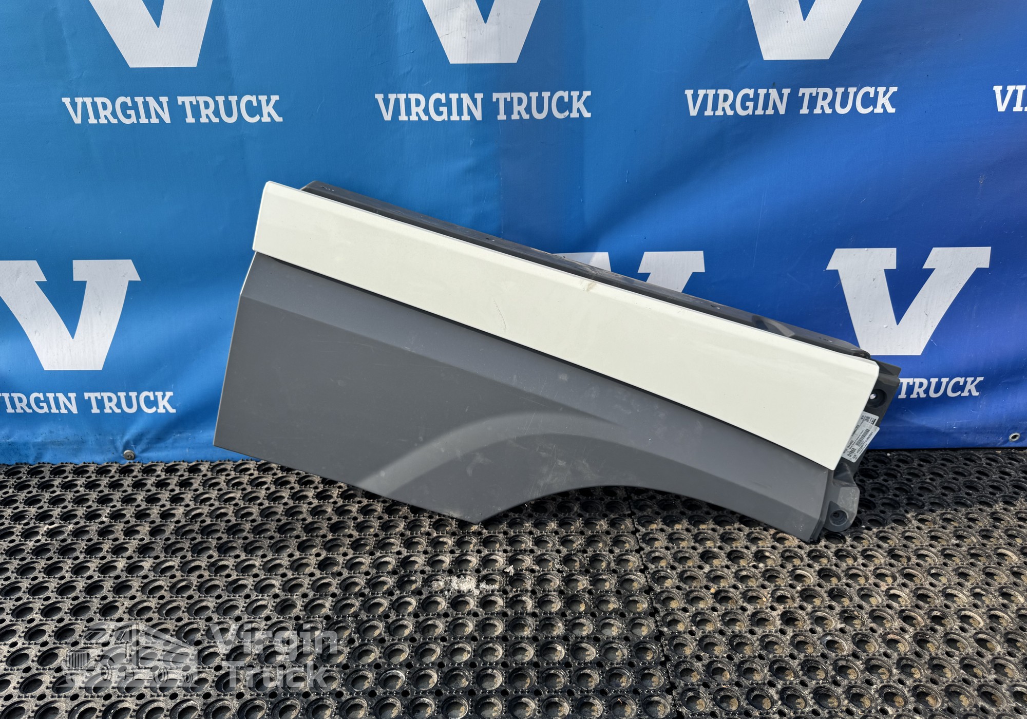 1843493 Продолжение крыла правого 2021г для Daf XF106 (с 2012)