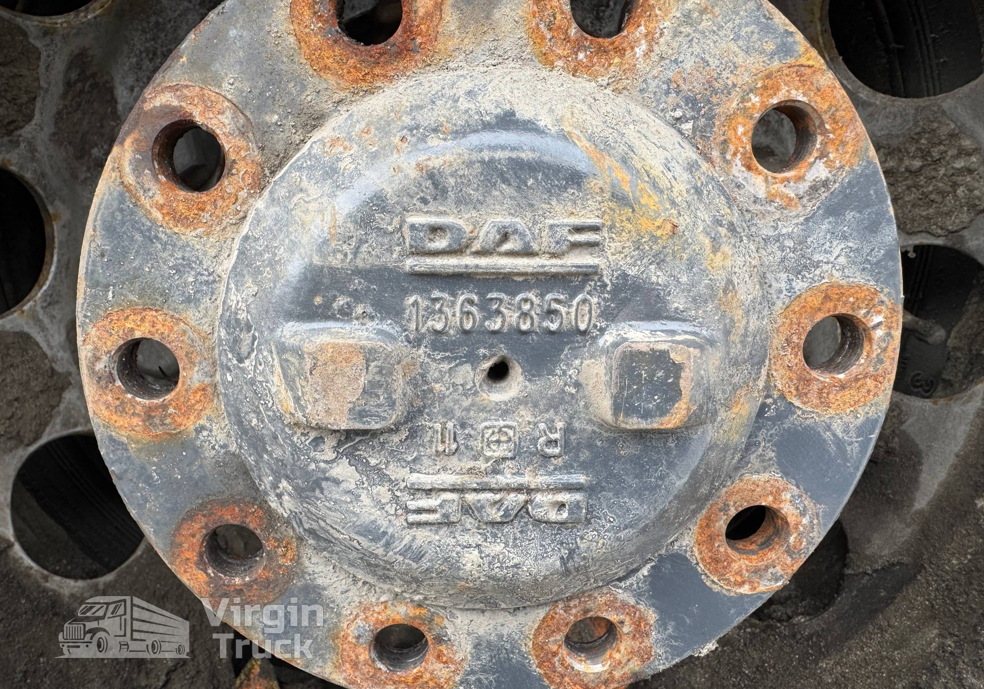 1363850 Полуось без блокировки