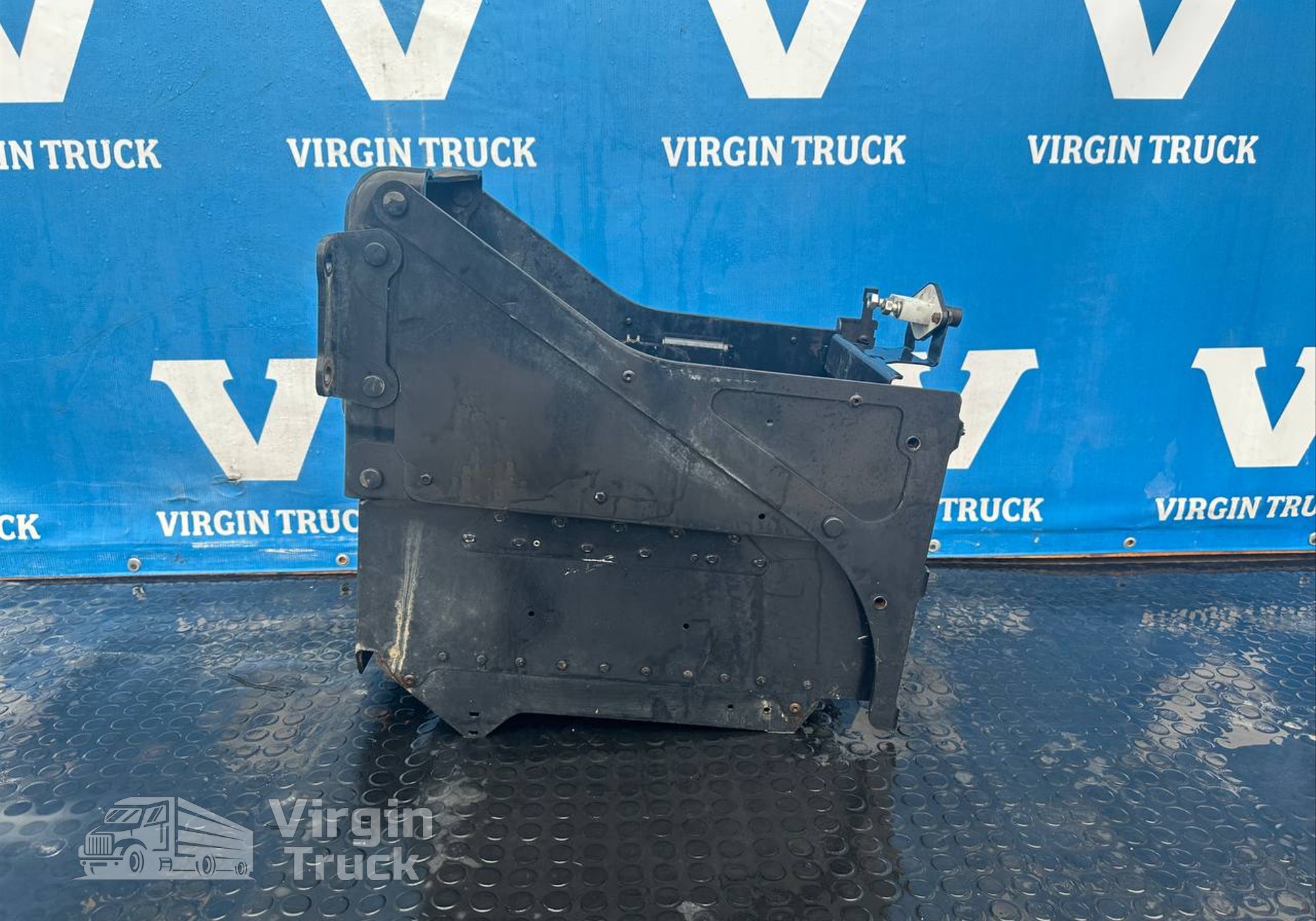 81418605416 Ящик АКБ в сборе для Man TGX II (с 2012)