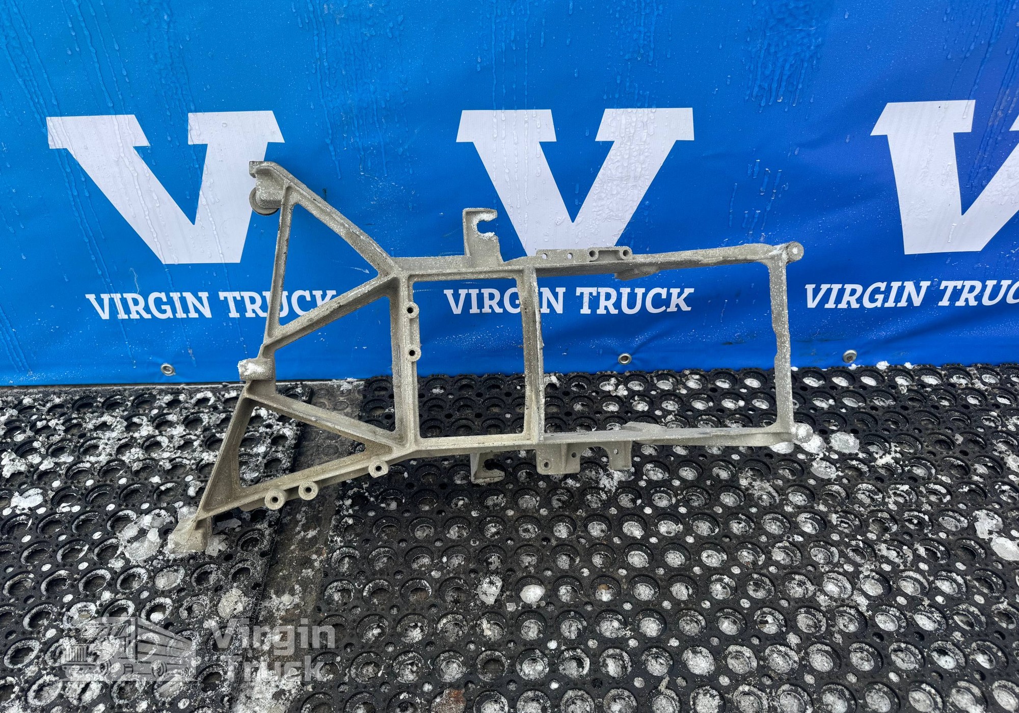 1396937 Кронштейн фары правый для Daf XF105