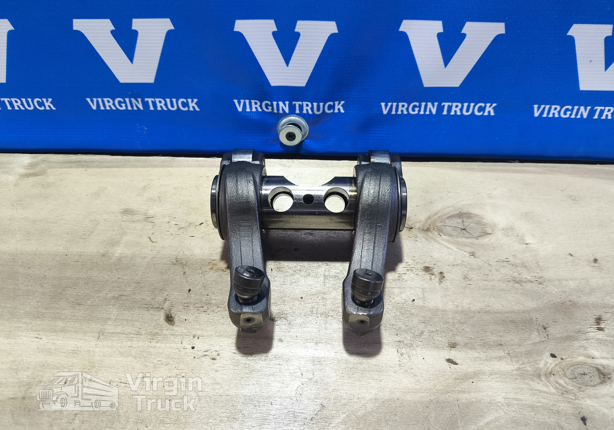 51042006074 Вал рокеров 2018г. для Man TGS