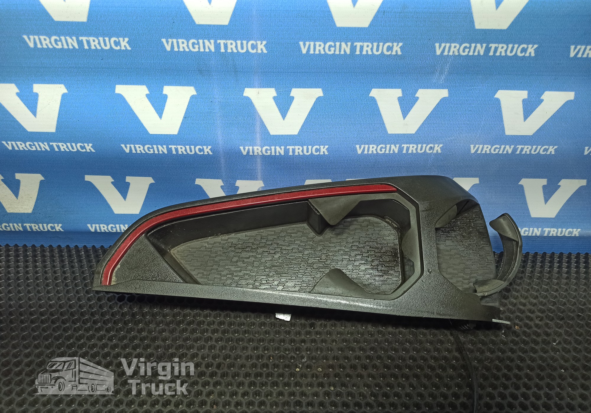 82213703 Подстаканник для Volvo FH 4 (с 2012)