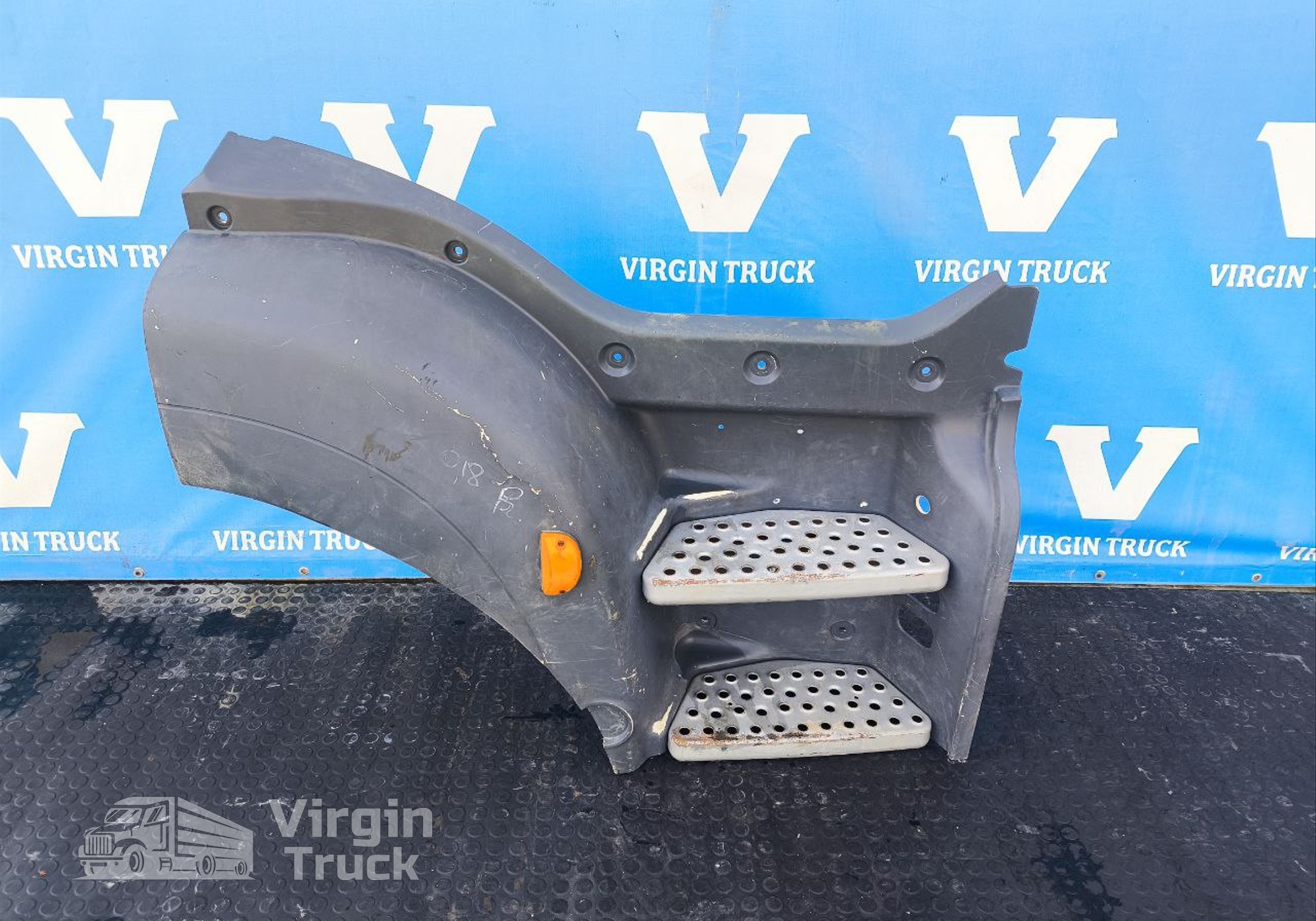 81615100760 Корпус Подножек правый для Man TGL