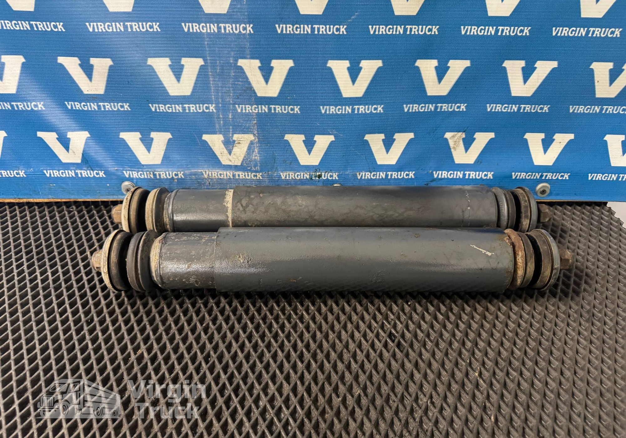 1942781 Комплект передних амортизаторов 2019 г.