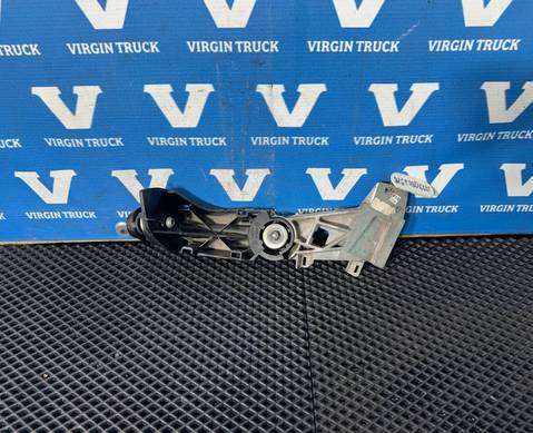 56908400 Кронштейн зеркала бокового для Man