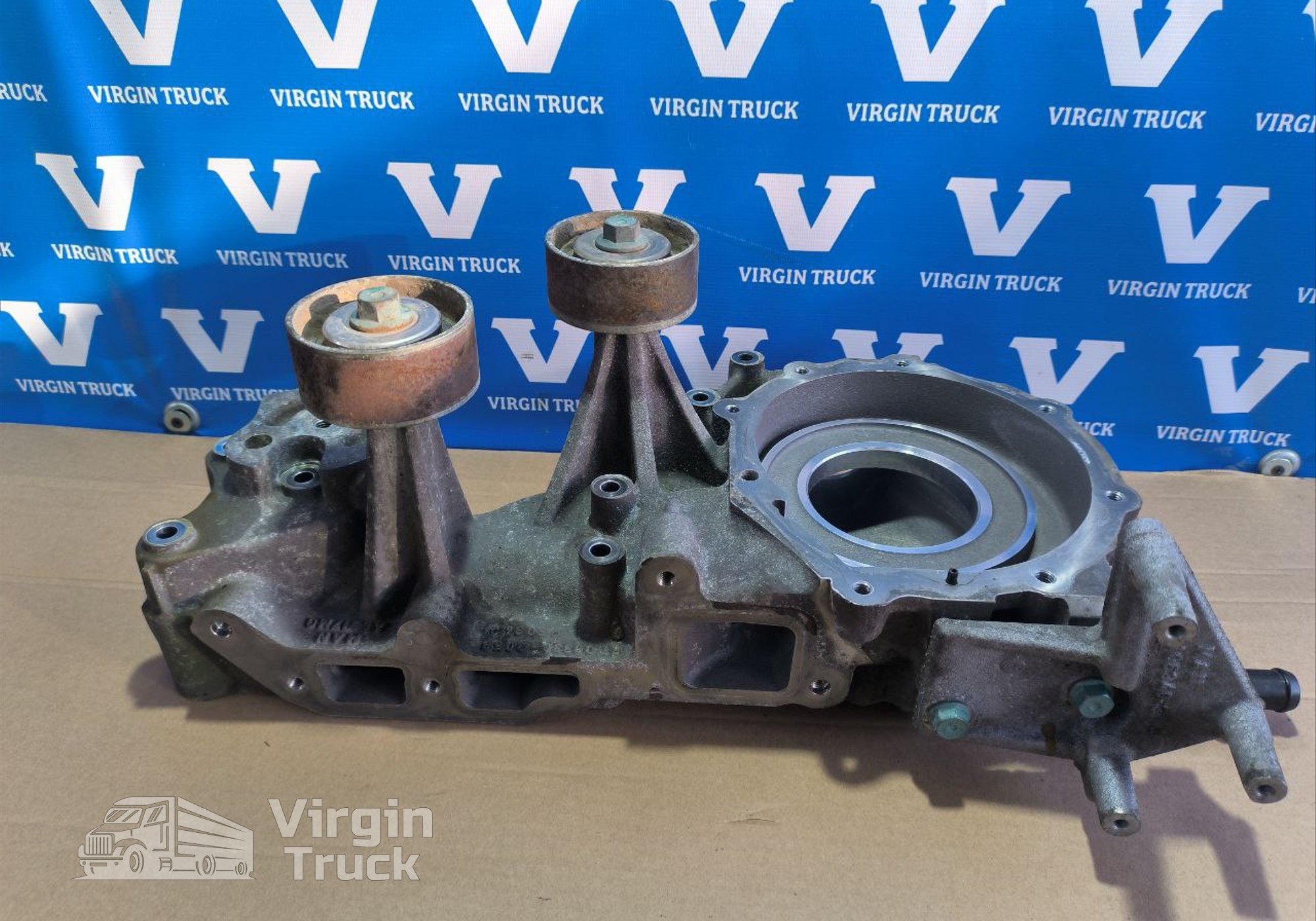 51063305094 Корпус водяного насоса (помпы) двигателя D2676 2018 г. для Man TGX II (с 2012)