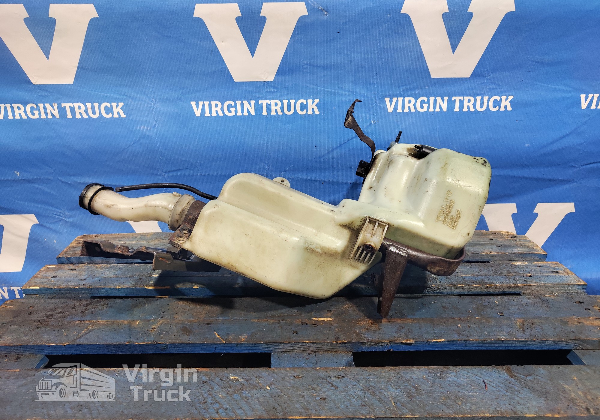 20382655 Бачок омывателя для Разные Грузовики