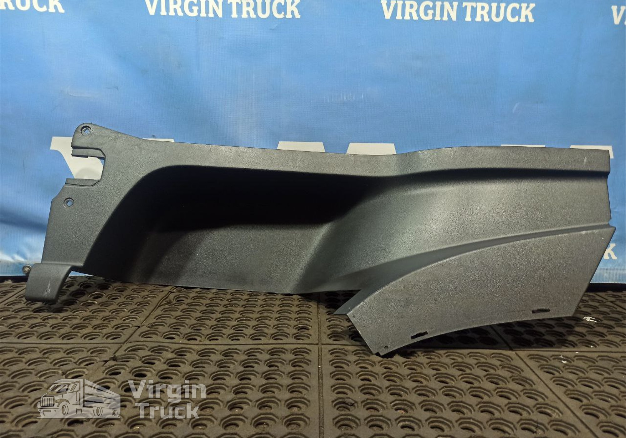 82136982 Накладка на подножку левая для Volvo FH 4 (с 2012)