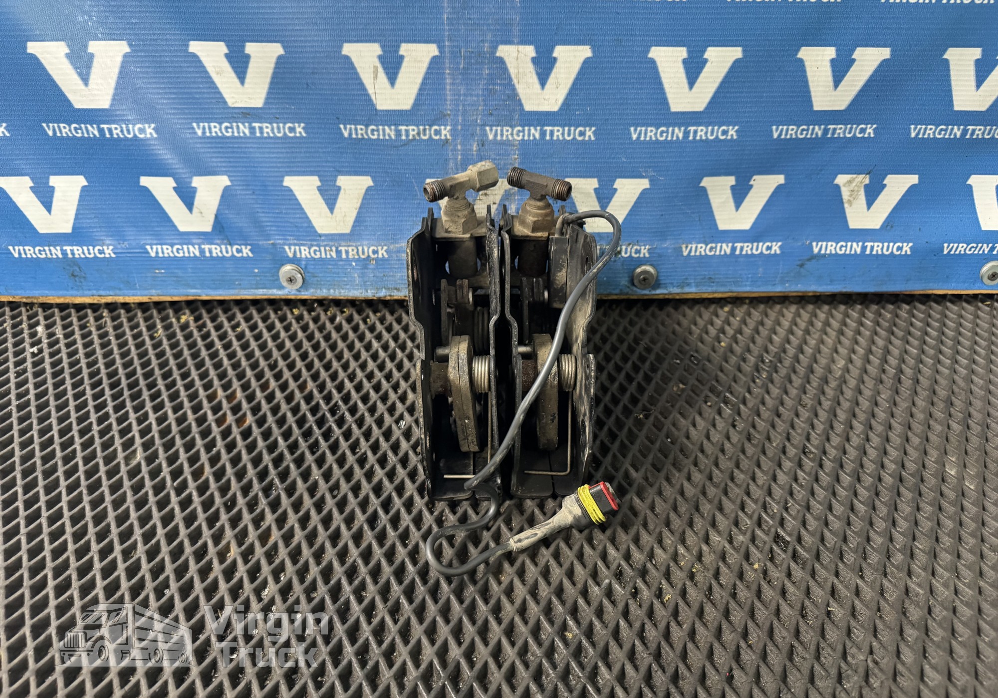 1878677 Комплект замков кабины 2021г. для Daf XF106 (с 2012)