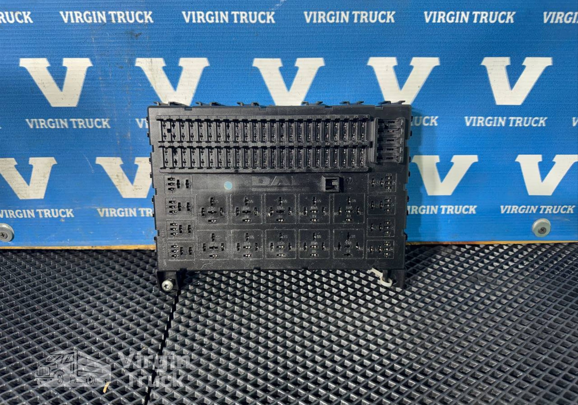 1895428 Блок предохранителей