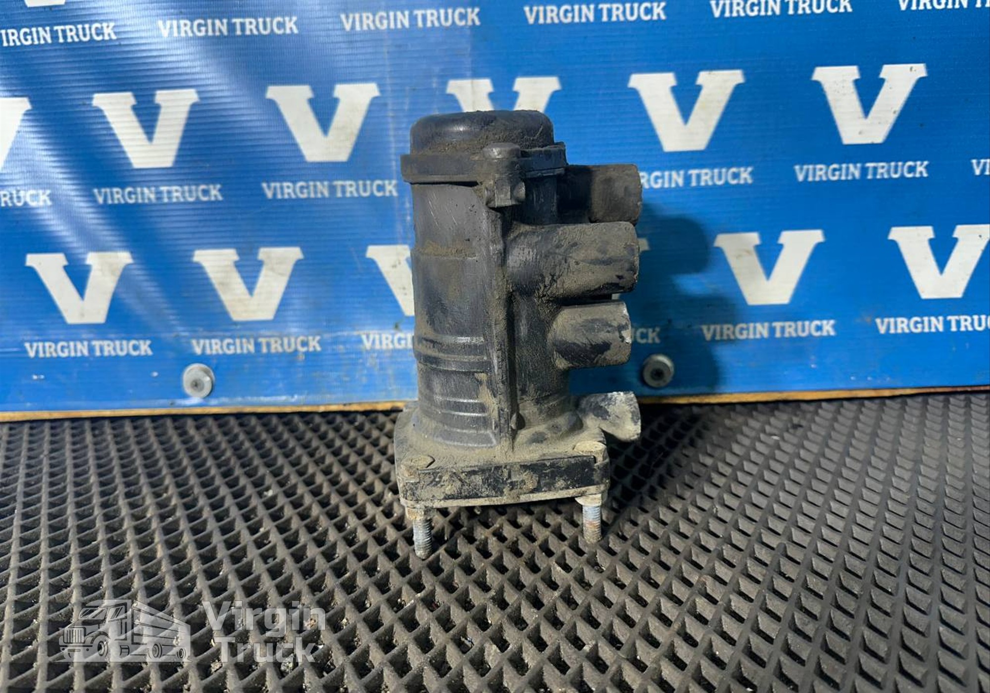 81523016213 Кран управления тормозами прицепа