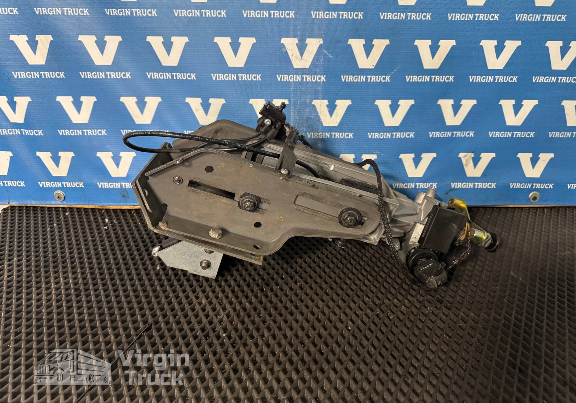 2046645 Koлонка pулевая в сборе с ключoм 2017г. для Daf XF105 (с 2005)