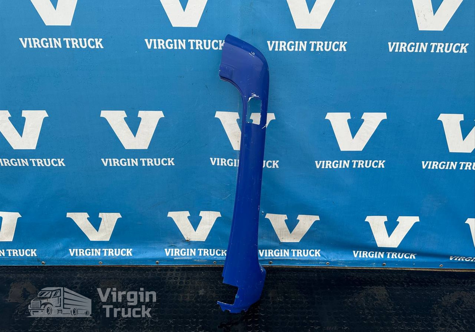 81624100134 Декоративная накладка лобового стекла правая для Man TGS