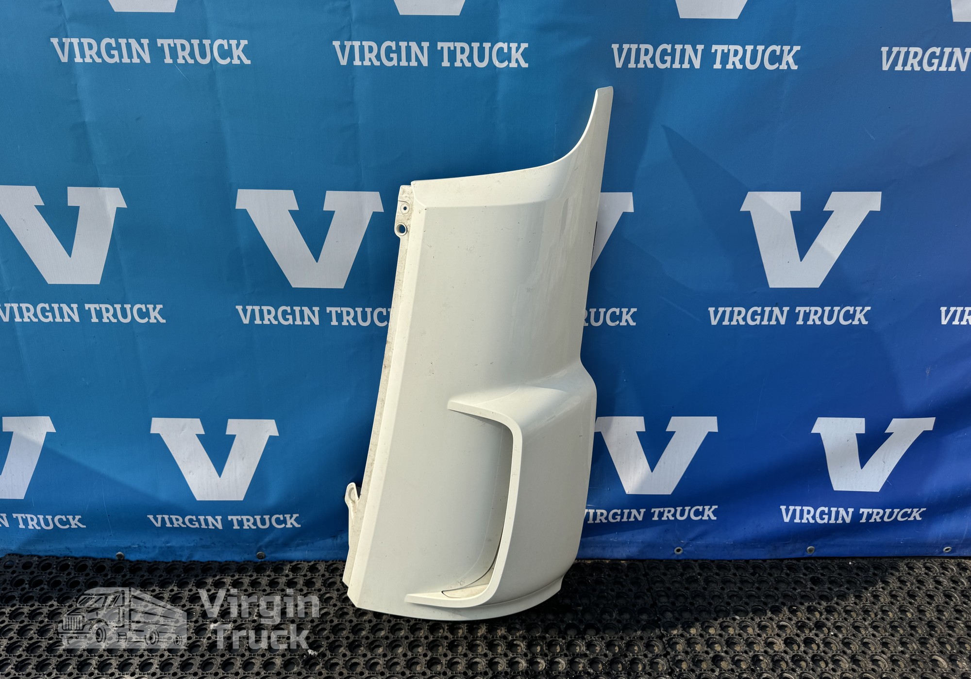 2114704 Угол кабины левый 2021г. для Daf XF106 (с 2012)