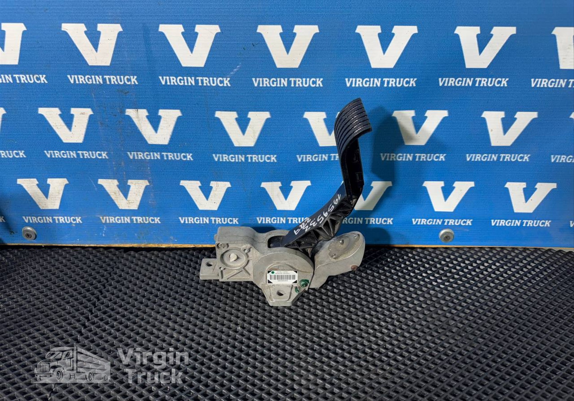 1959534 Педаль газа